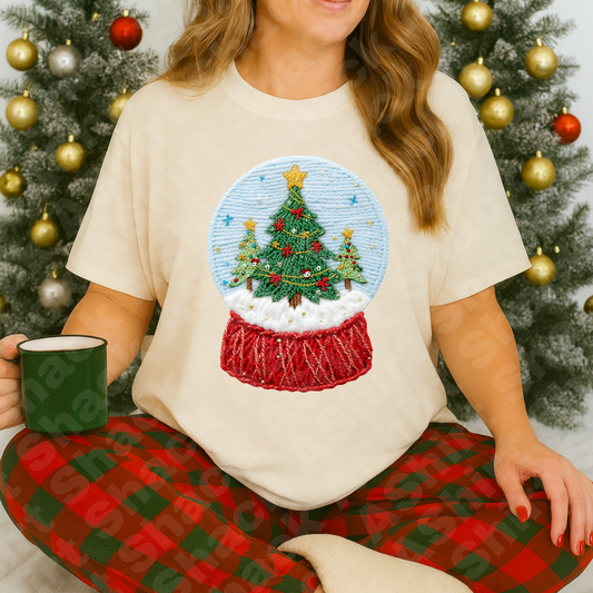 7E Christmas tree snow globe -Yarn￼